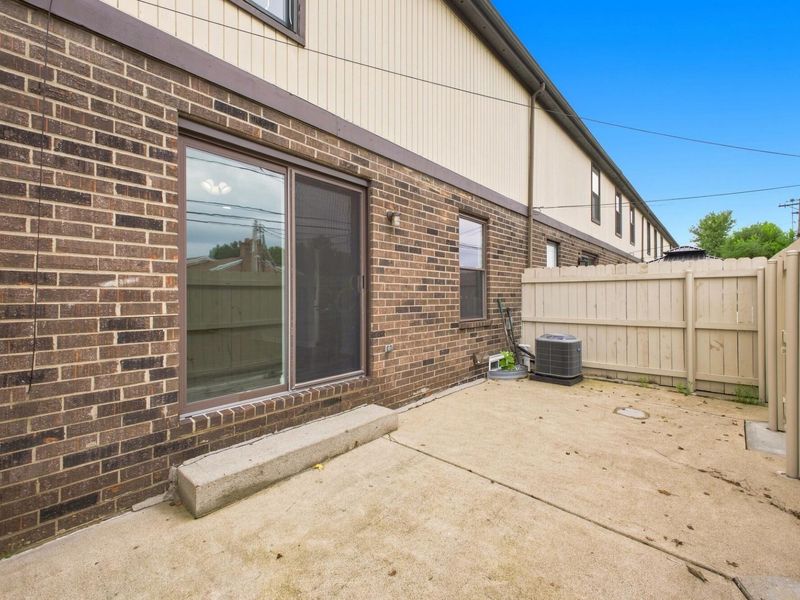 5796 Hallridge Circle , Columbus, OH 43232 Photo 22