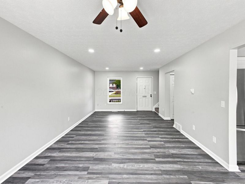 5796 Hallridge Circle , Columbus, OH 43232 Photo 7