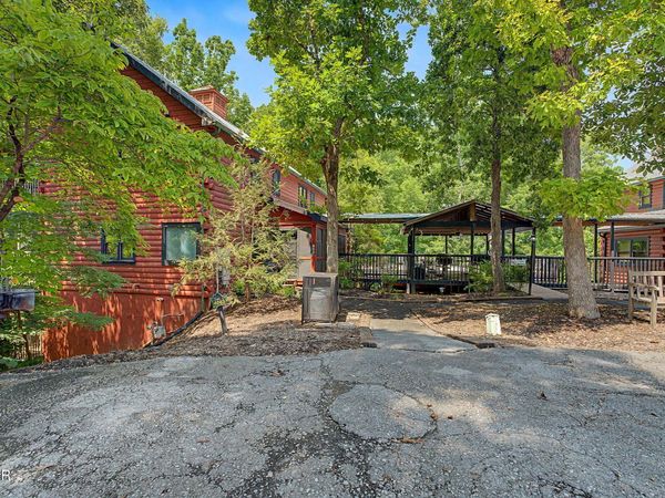 852 Bear Run Way, Sevierville, TN 37862