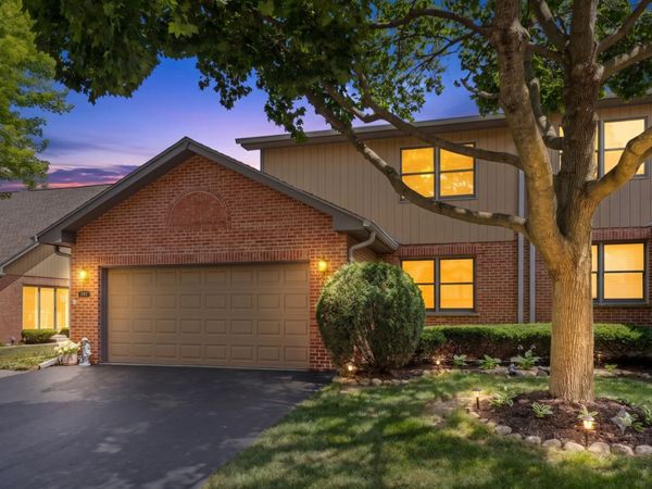 207 Ashley Way , Bloomingdale, IL 60108