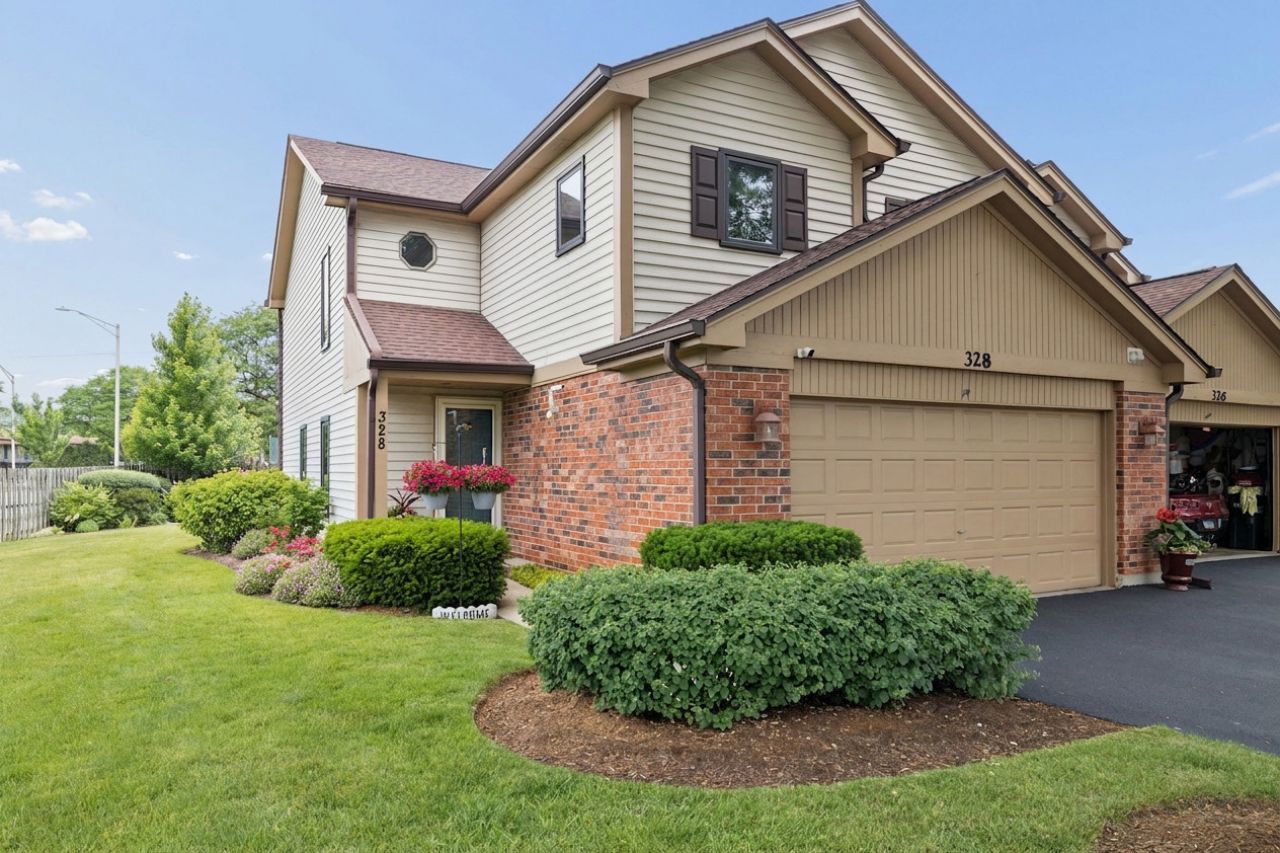 328 Cromwell Court, Westmont, IL 60559 Main Photo