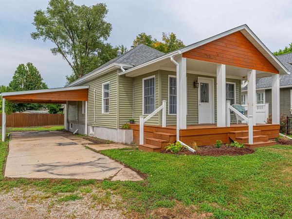1428 DELAVAN Street, Lincoln, IL 62656