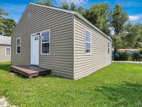 302 Hilltop Drive , Wentzville, MO 63385