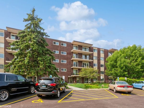 5300 Walnut Avenue, Unit 20C, Downers Grove, IL 60515