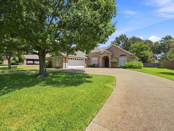 104 Chaparral Drive, Hillsboro, TX 76645