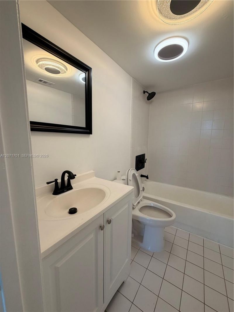 1010 NW 11th St, Unit 507, Miami, FL 33136 Photo