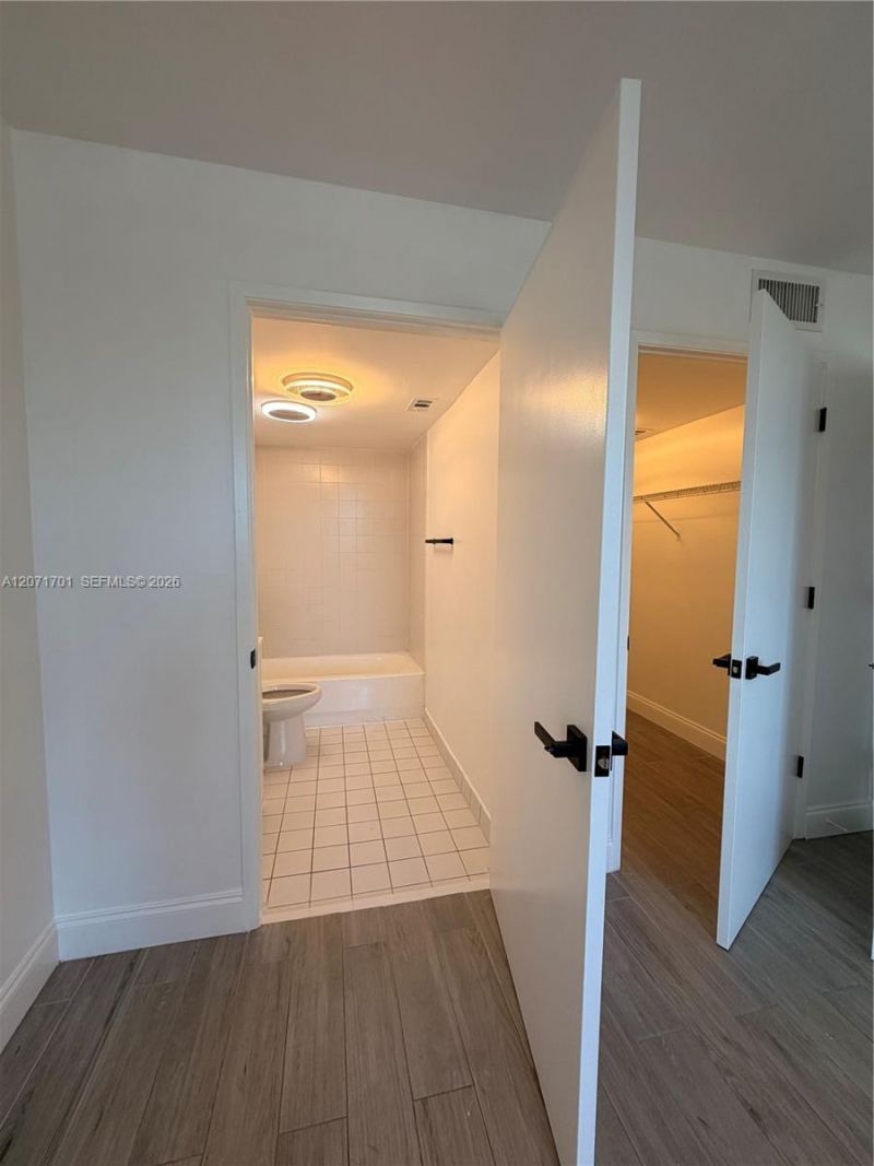 1010 NW 11th St, Unit 507, Miami, FL 33136 Photo