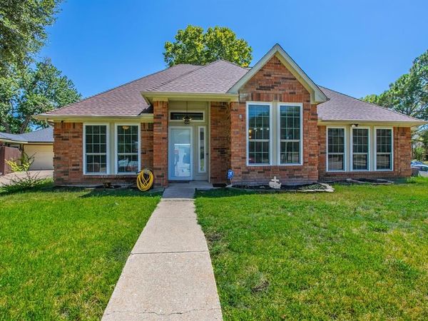2759 Wentworth Drive, Grand Prairie, TX 75052