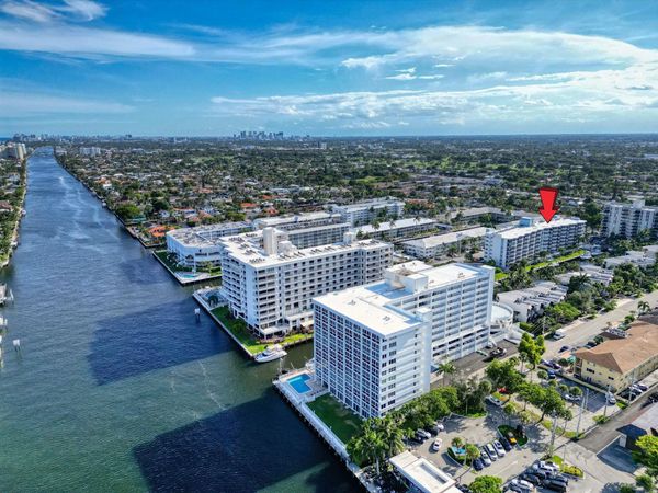 3051 NE 48TH Street, Unit 301, Fort Lauderdale, FL 33308