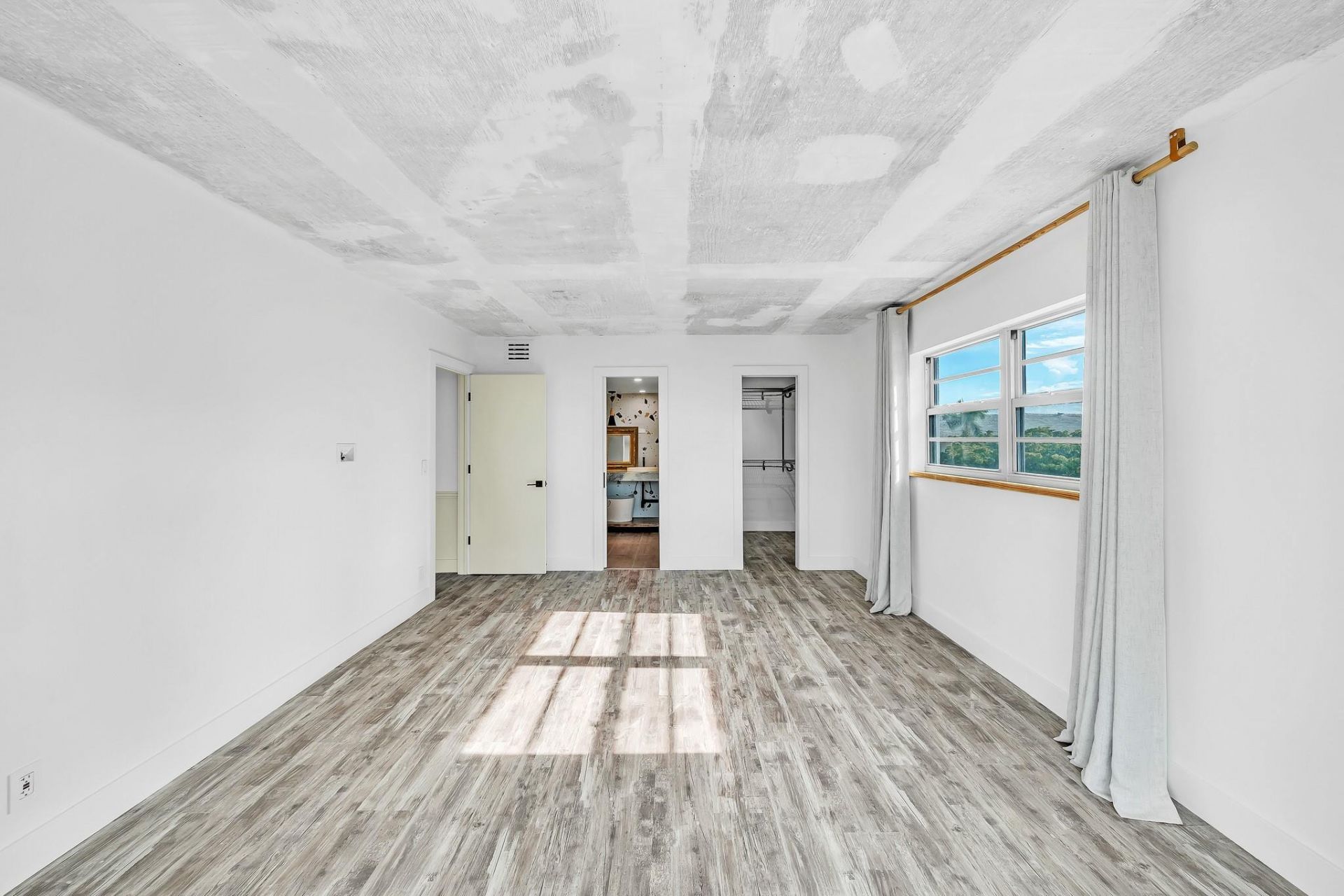 3051 NE 48th Street, Unit 301, Fort Lauderdale, FL 33308 Photo