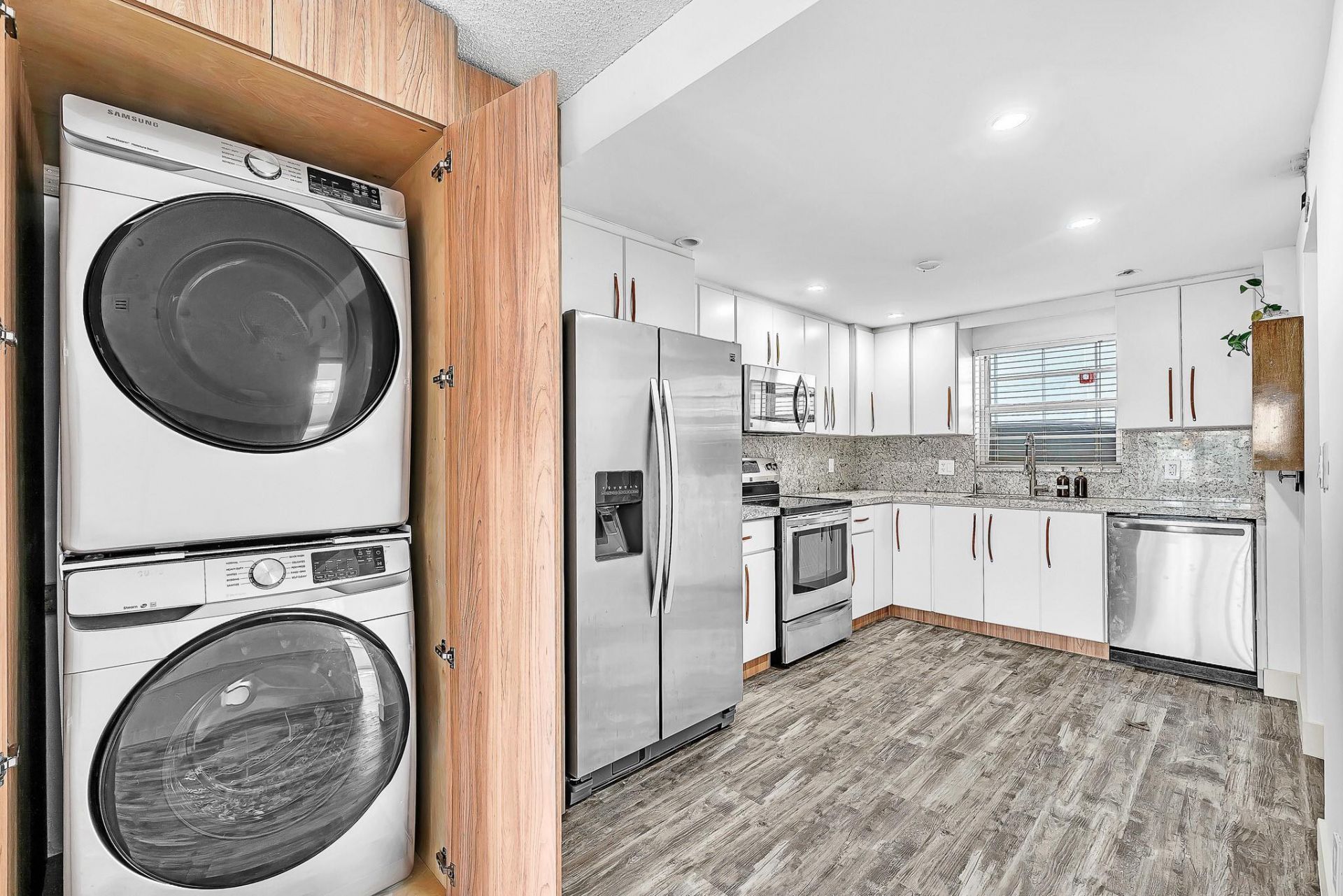3051 NE 48th Street, Unit 301, Fort Lauderdale, FL 33308 Photo