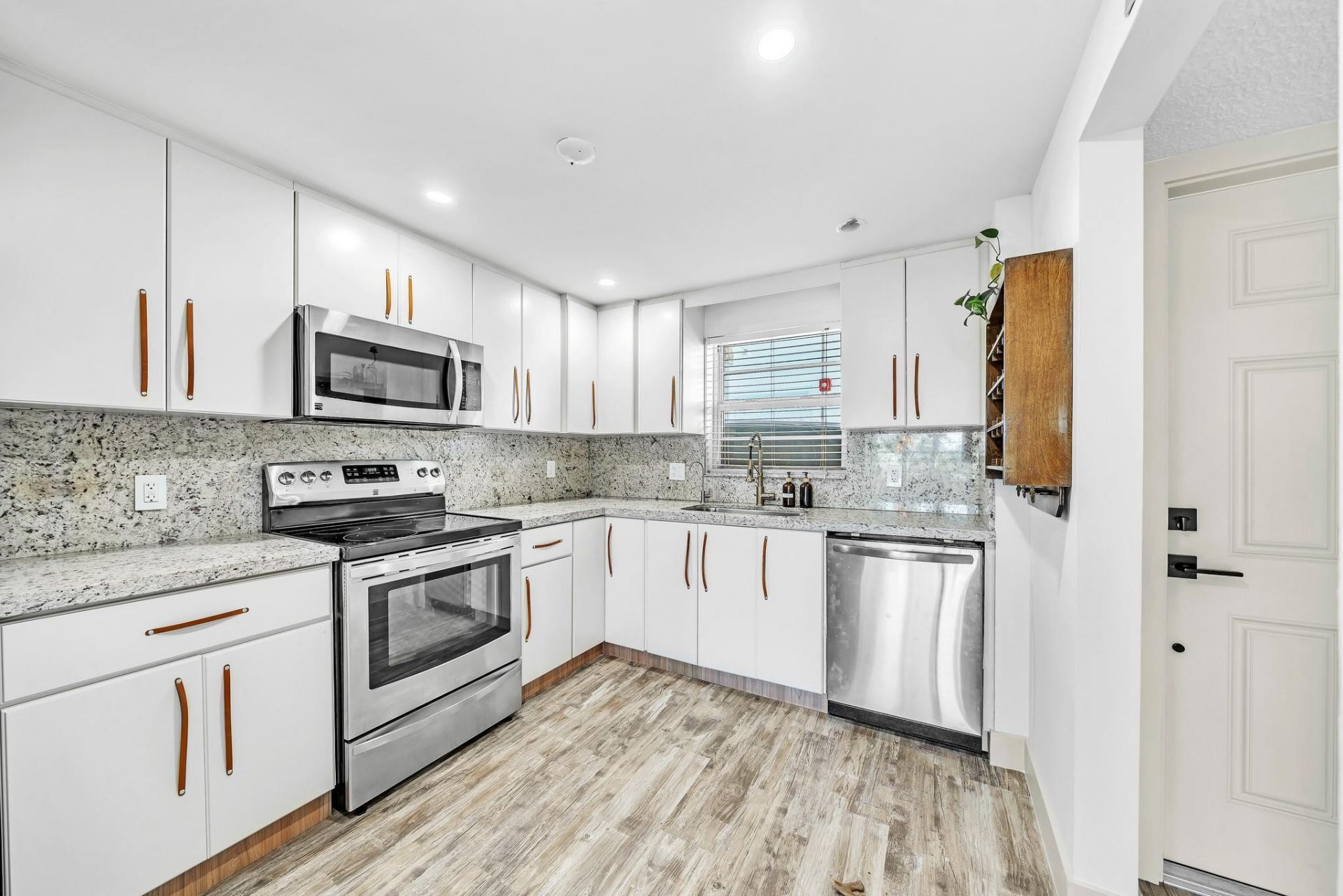 3051 NE 48th Street, Unit 301, Fort Lauderdale, FL 33308 Photo