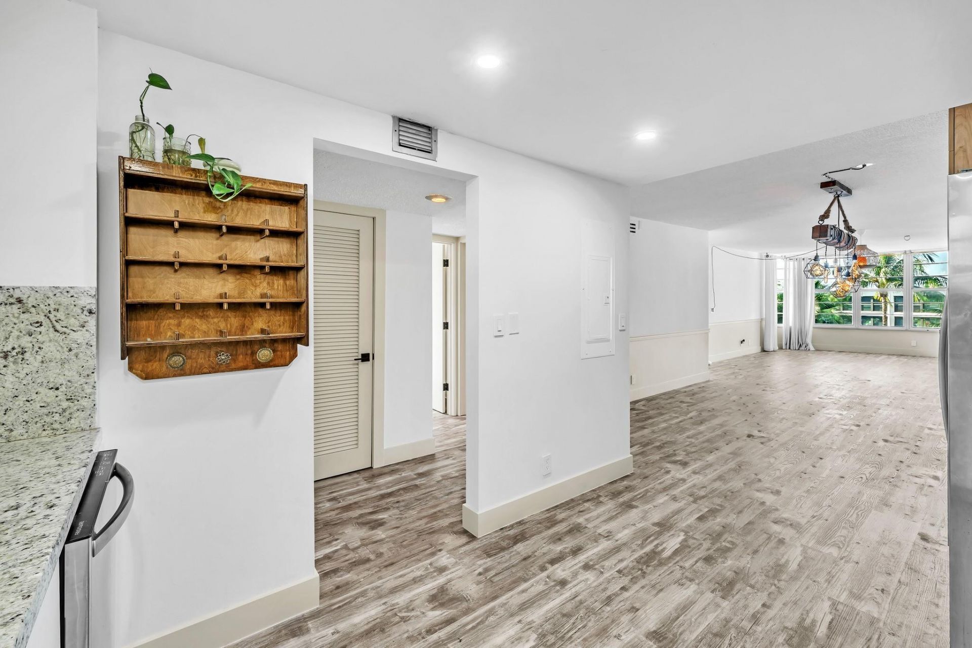 3051 NE 48th Street, Unit 301, Fort Lauderdale, FL 33308 Photo