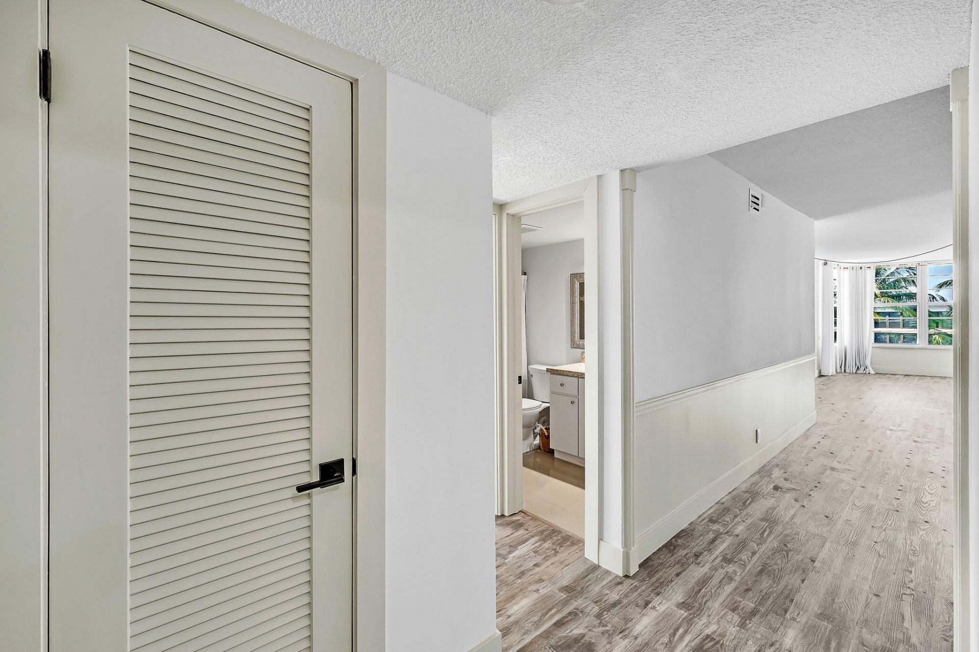 3051 NE 48th Street, Unit 301, Fort Lauderdale, FL 33308 Photo