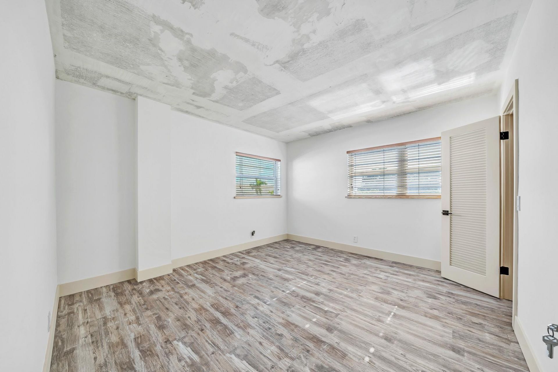 3051 NE 48th Street, Unit 301, Fort Lauderdale, FL 33308 Photo