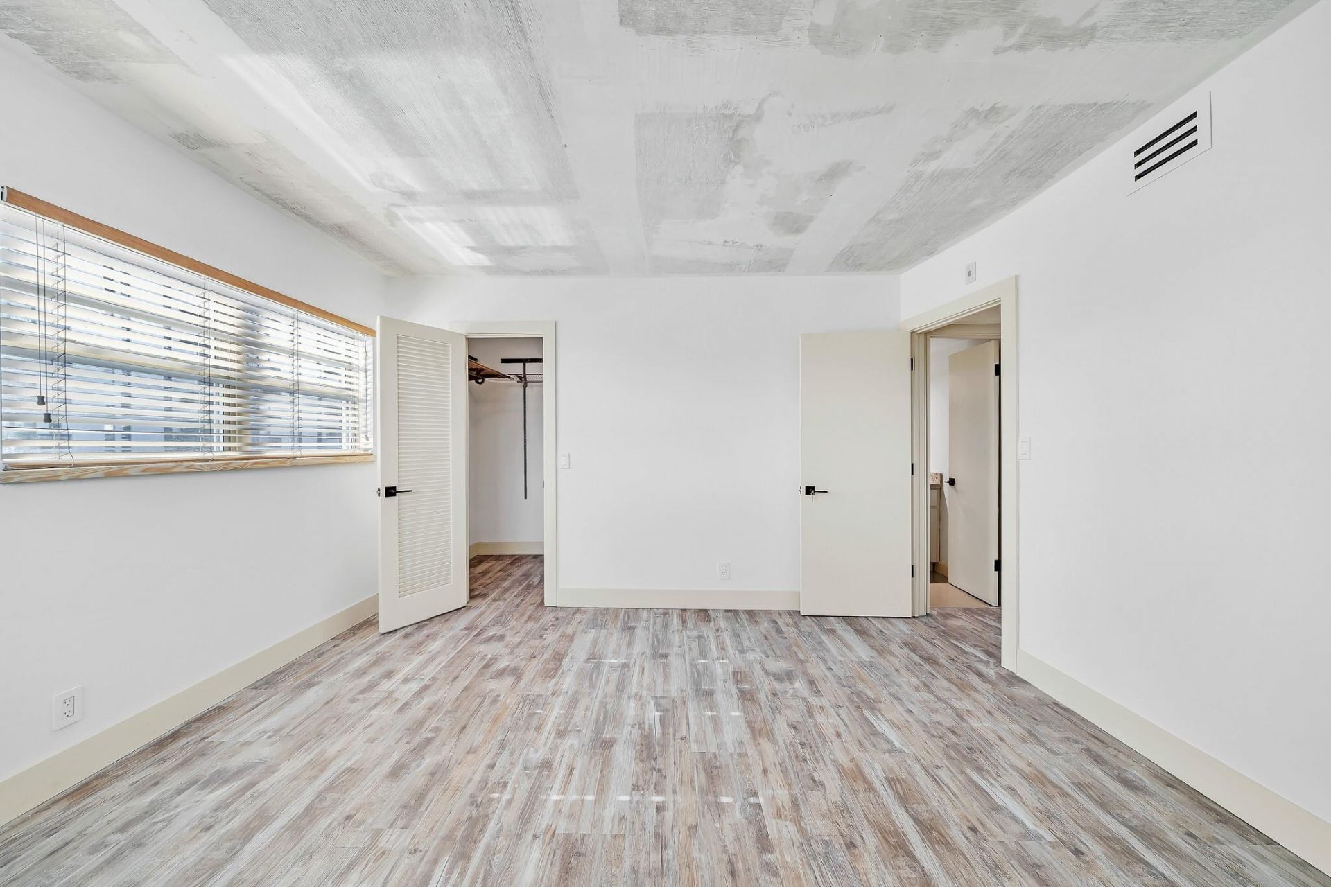 3051 NE 48th Street, Unit 301, Fort Lauderdale, FL 33308 Photo