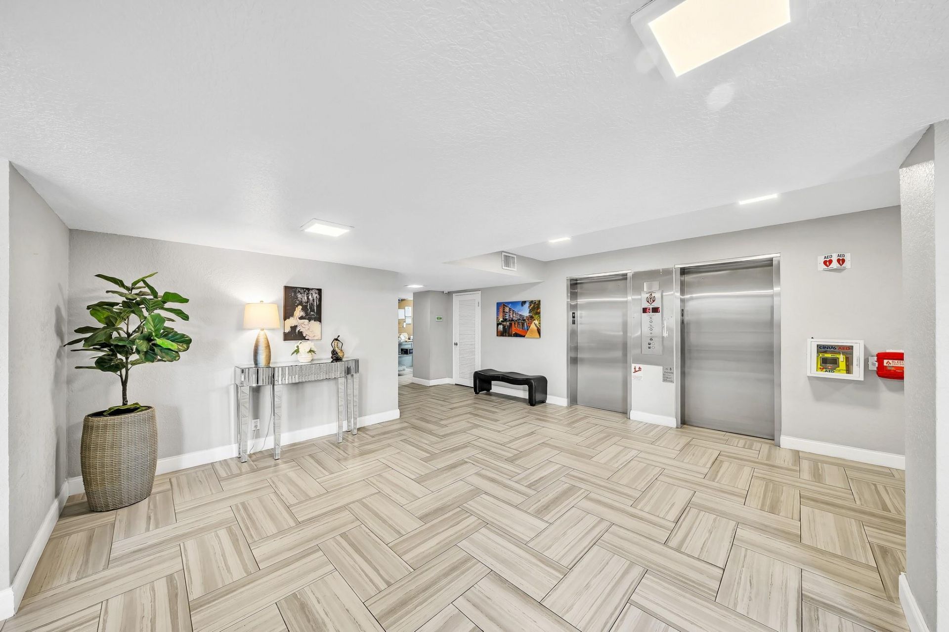 3051 NE 48th Street, Unit 301, Fort Lauderdale, FL 33308 Photo