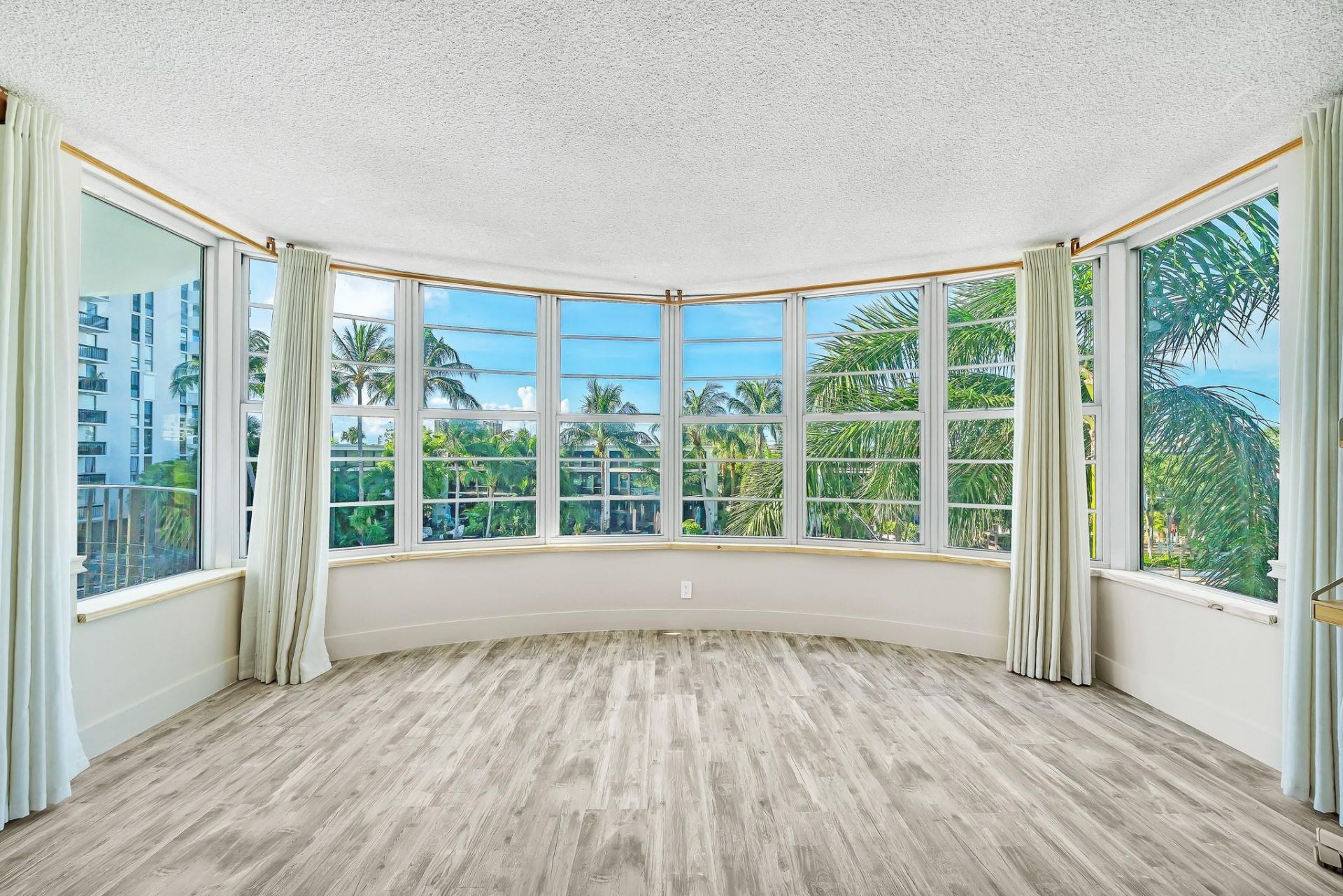 3051 NE 48th Street, Unit 301, Fort Lauderdale, FL 33308 Photo