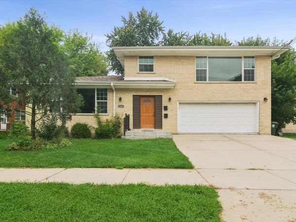 336 E Russell Street , Barrington, IL 60010