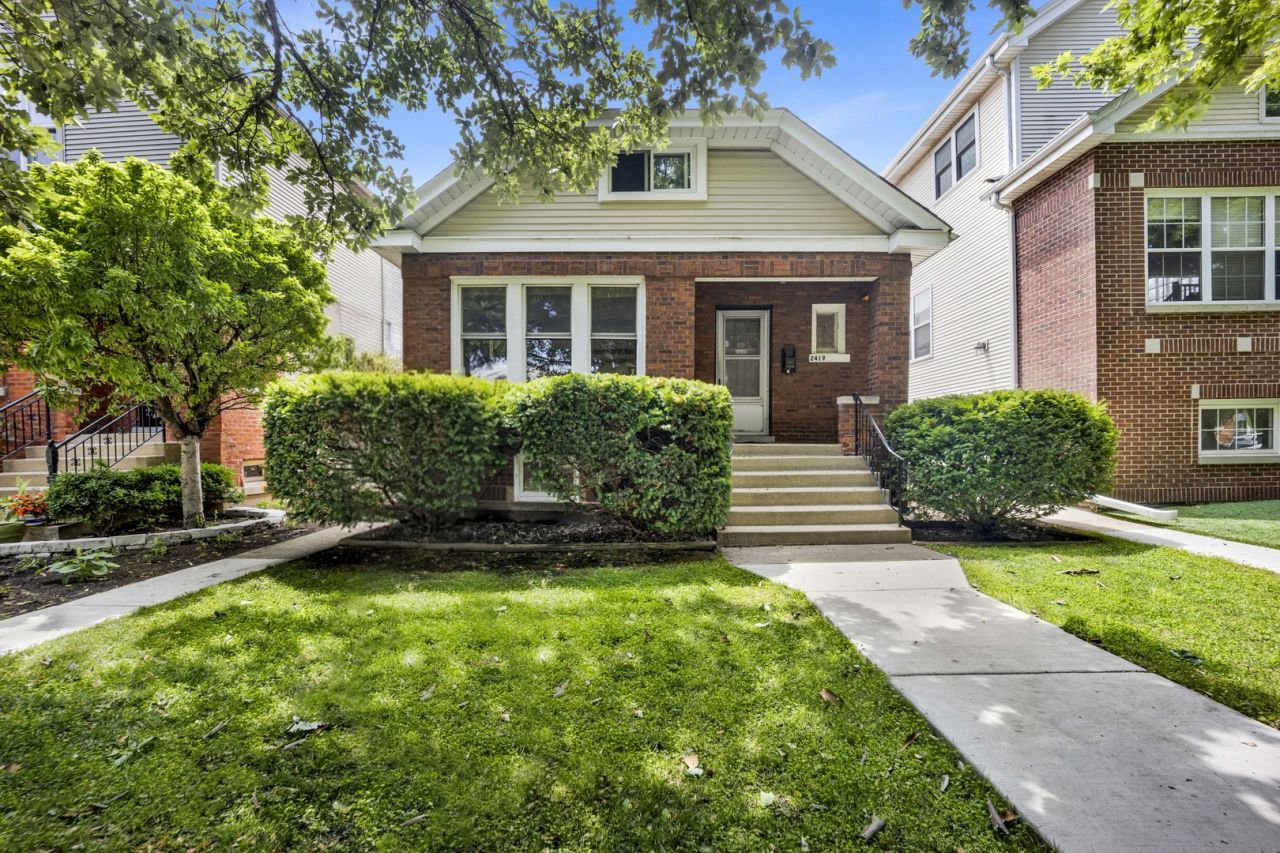 2419 W Berenice Avenue, Chicago, IL 60618 Main Photo