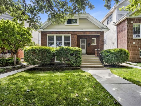 2419 W Berenice Avenue, Chicago, IL 60618