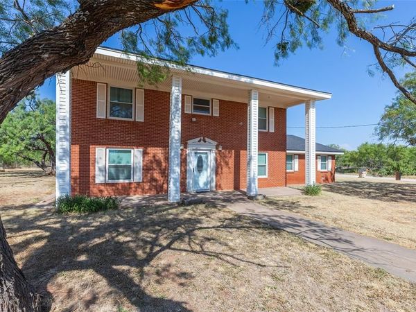 902 Avenue O, Anson, TX 79501