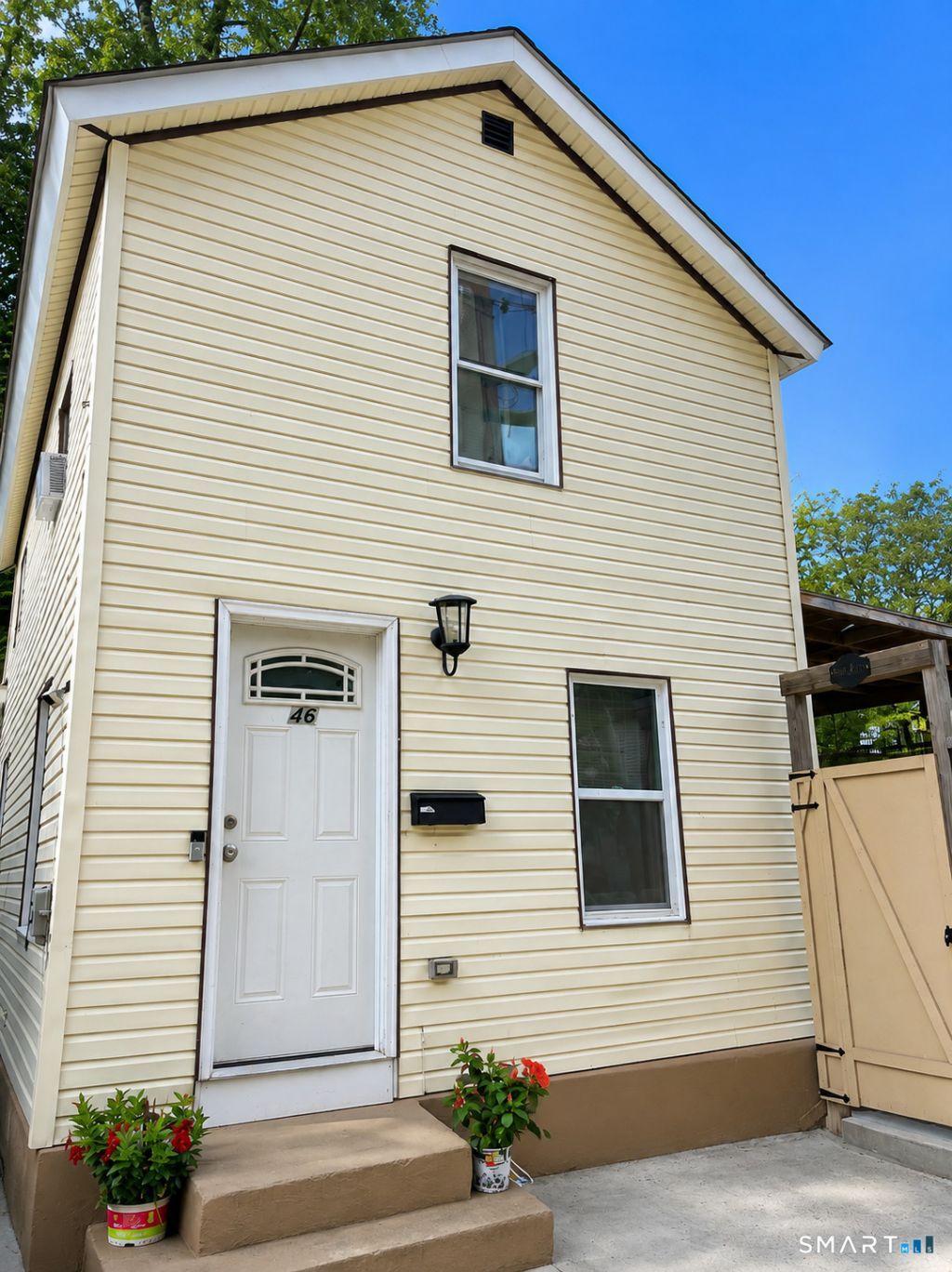 46 Pond, Waterbury, CT 06706 Main Photo