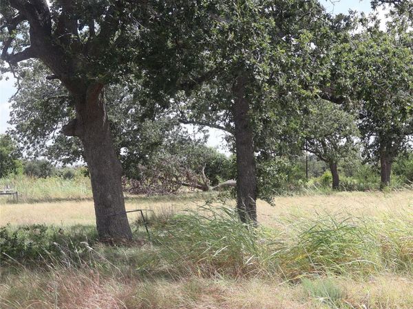112 Mesones RD, Florence, TX 76527