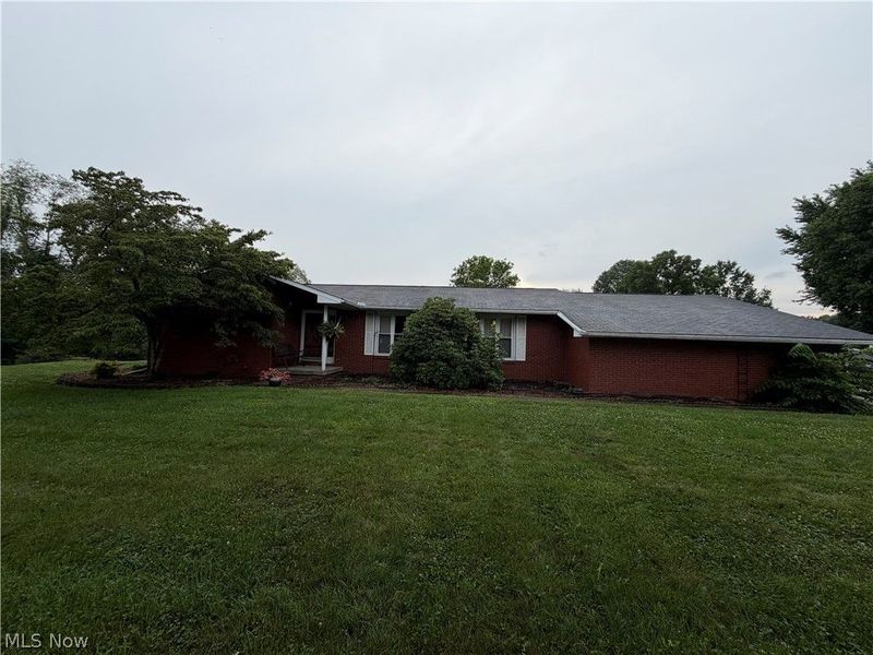 1038 College Drive SE, New Philadelphia, OH 44663 Photo 1