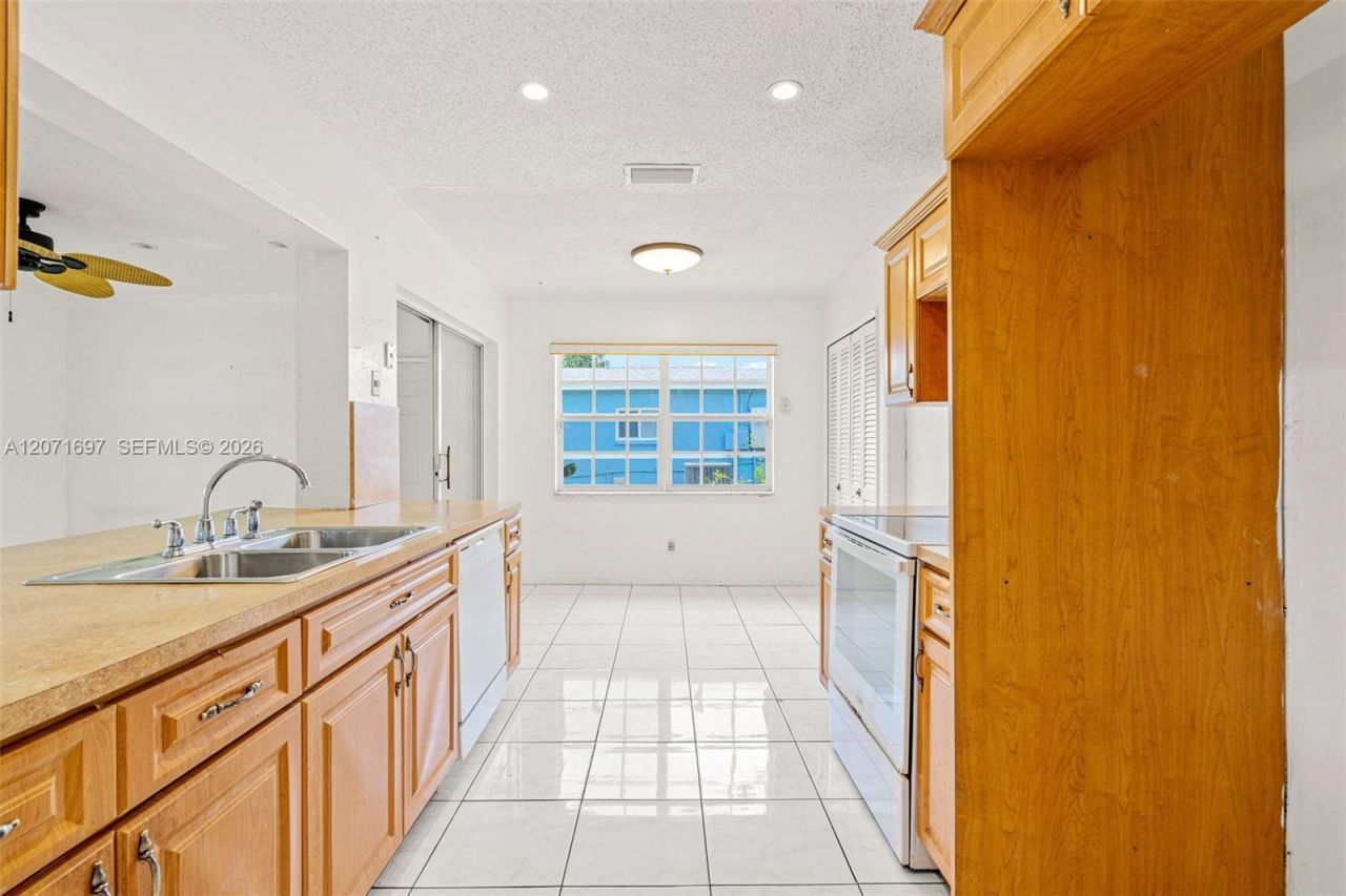 4700 NW 41st Pl, Lauderdale Lakes, FL 33319 Photo