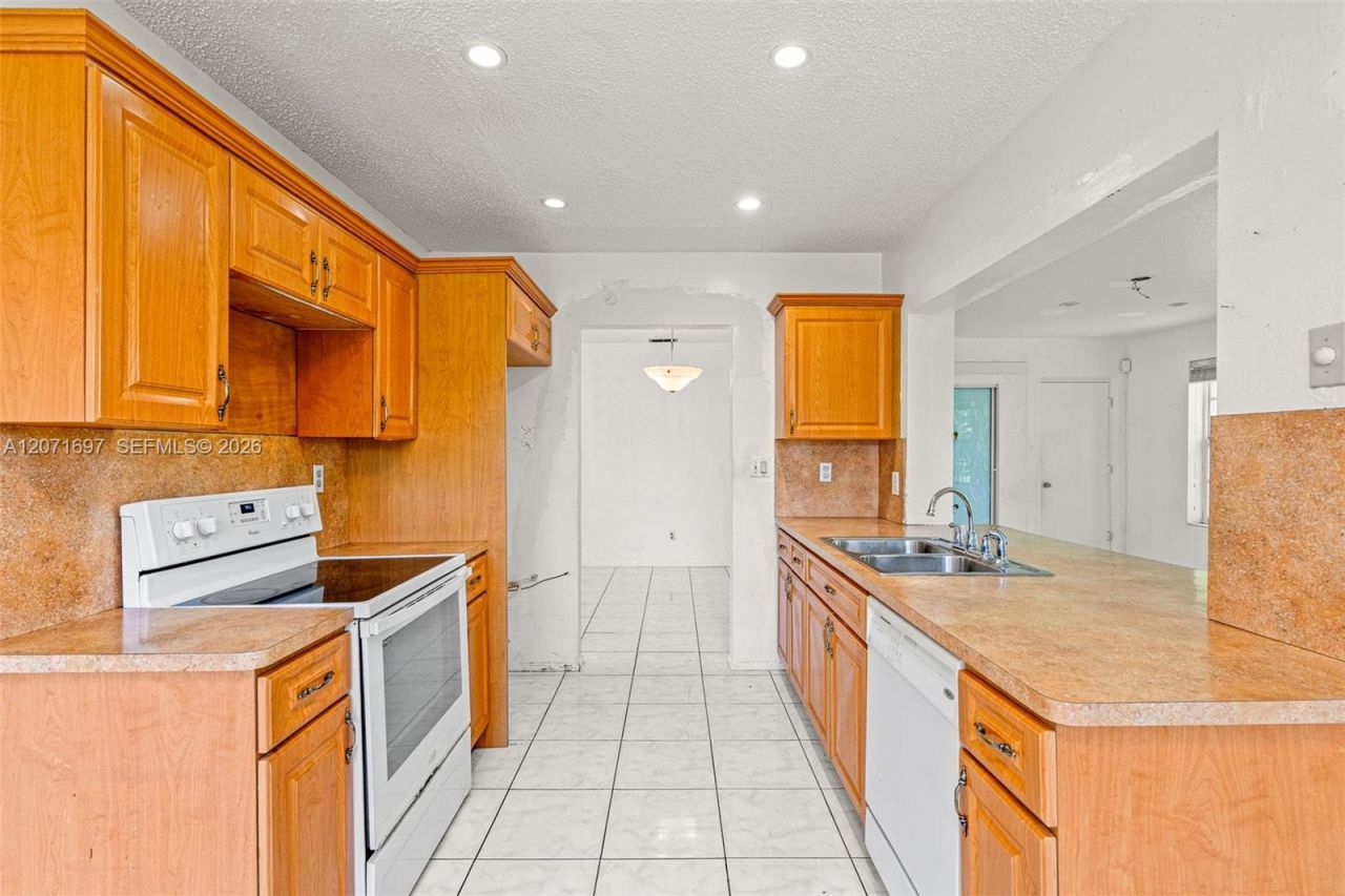 4700 NW 41st Pl, Lauderdale Lakes, FL 33319 Photo