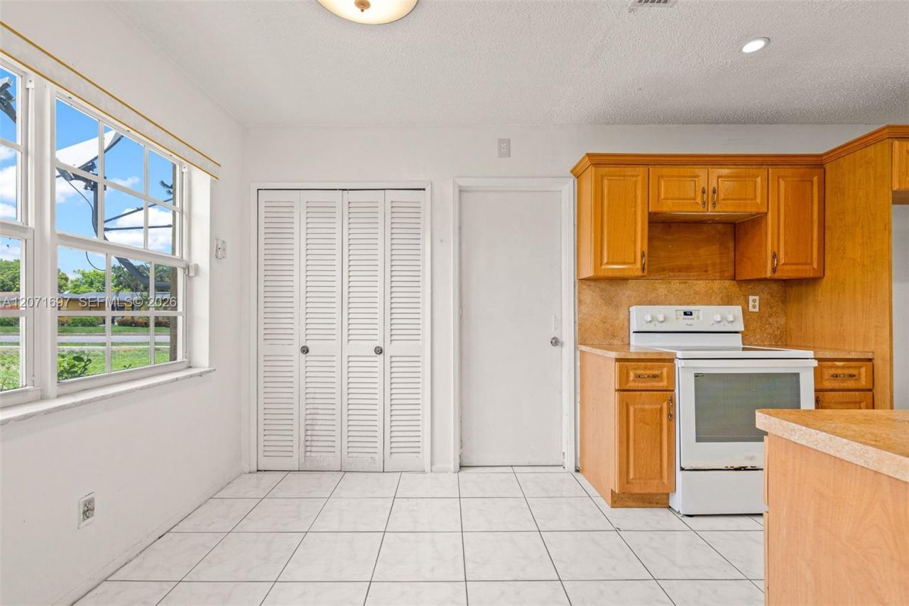 4700 NW 41st Pl, Lauderdale Lakes, FL 33319 Photo
