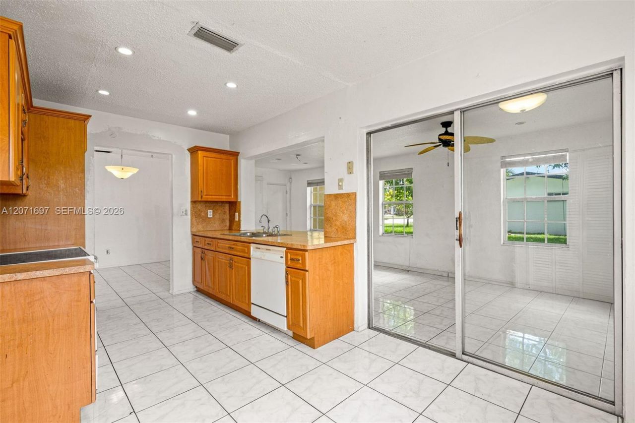 4700 NW 41st Pl, Lauderdale Lakes, FL 33319 Photo