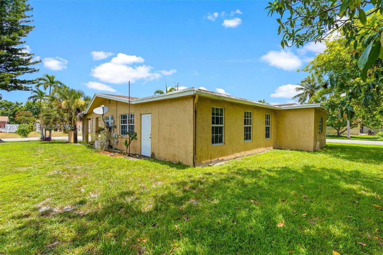 4700 NW 41st Pl, Lauderdale Lakes, FL 33319 Photo