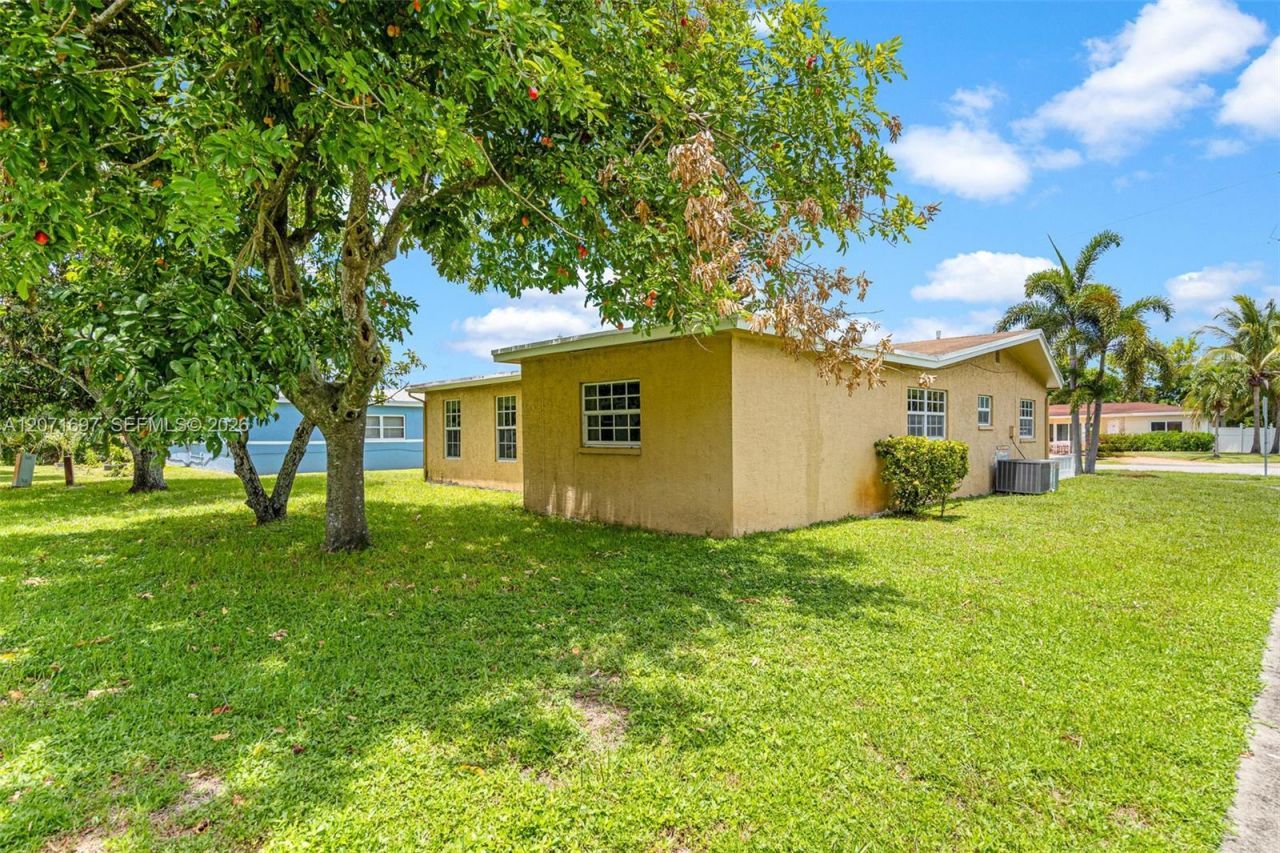4700 NW 41st Pl, Lauderdale Lakes, FL 33319 Photo