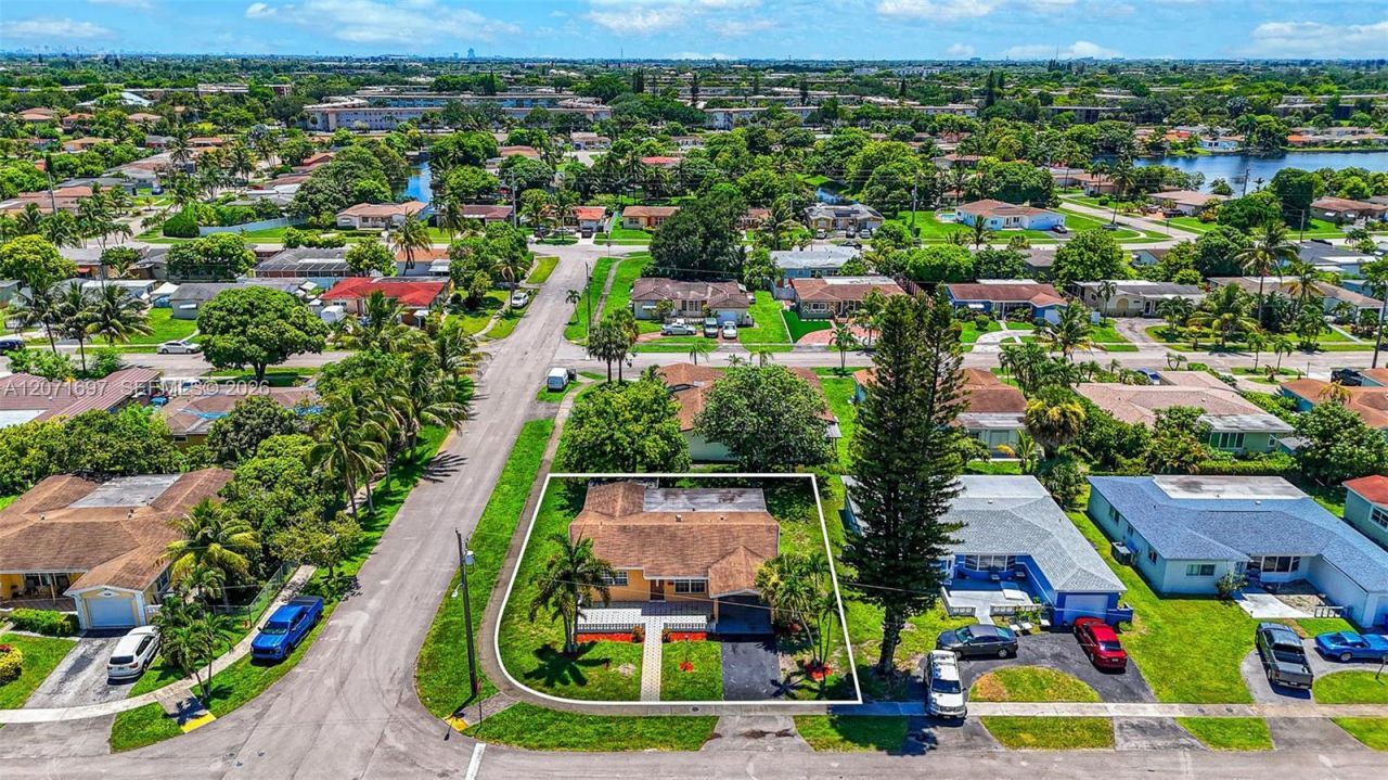 4700 NW 41st Pl, Lauderdale Lakes, FL 33319 Photo