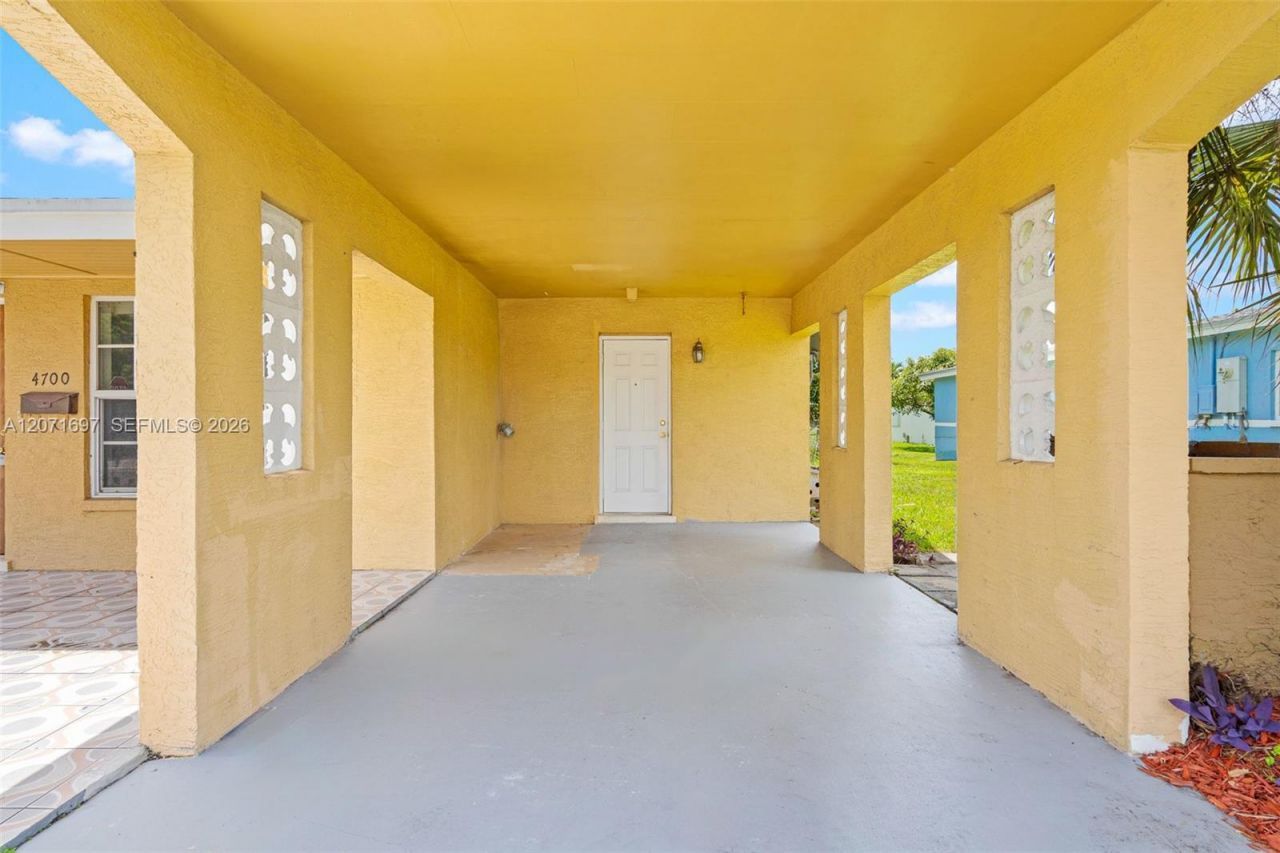 4700 NW 41st Pl, Lauderdale Lakes, FL 33319 Photo
