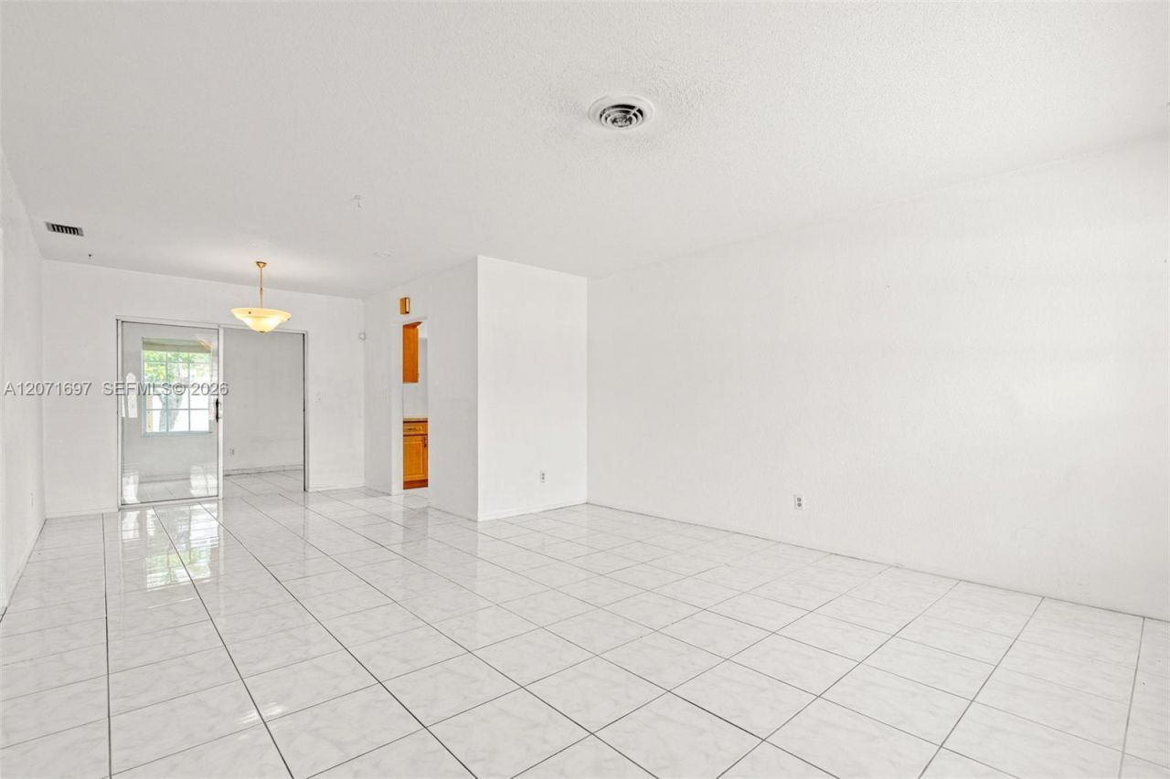 4700 NW 41st Pl, Lauderdale Lakes, FL 33319 Photo