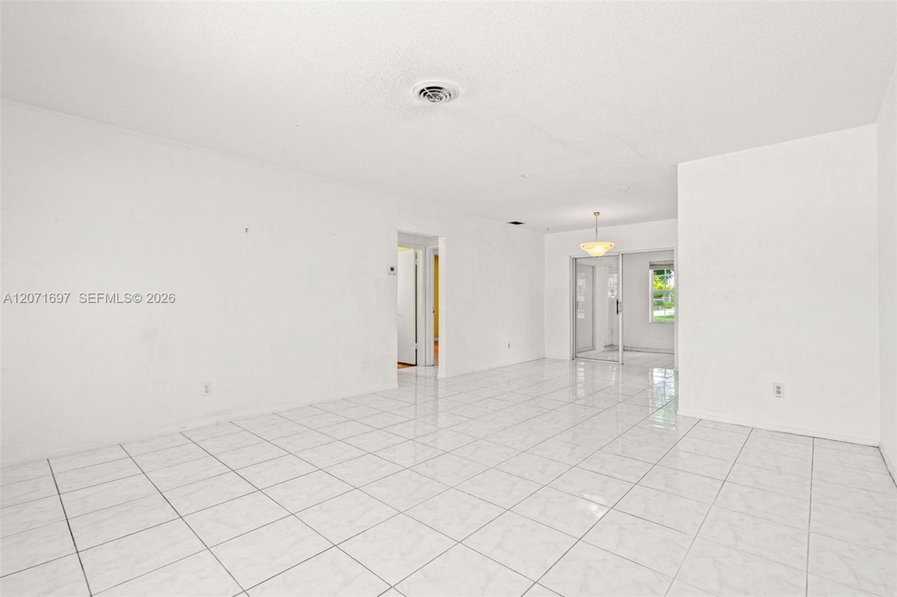 4700 NW 41st Pl, Lauderdale Lakes, FL 33319 Photo