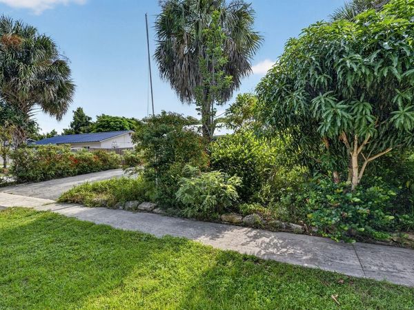 303 S DELAWARE Boulevard, Jupiter, FL 33458