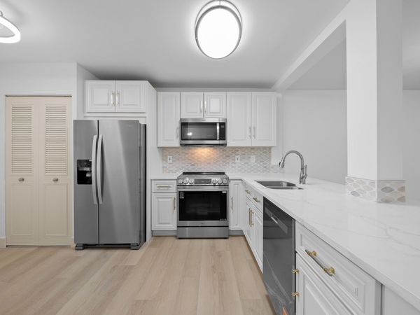 370 NW 76TH Avenue, Unit 204, Margate, FL 33063