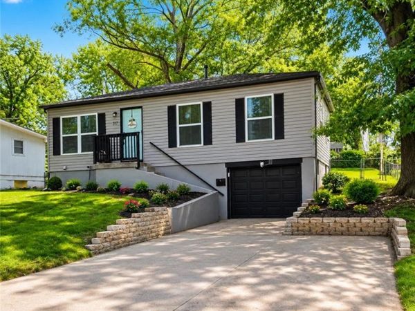 317 N Cochise Drive, Independence, MO 64056