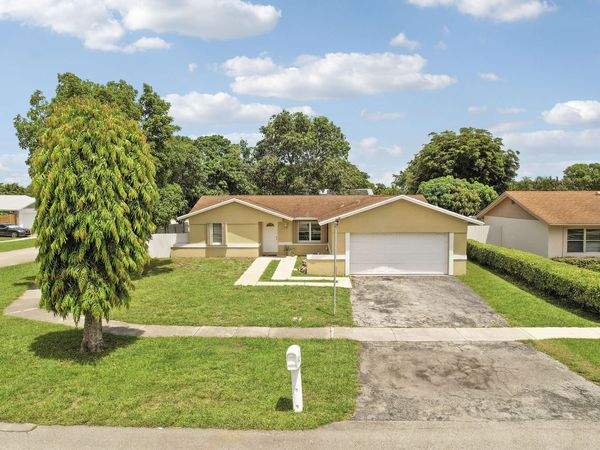 9235 Saddlecreek Drive, Boca Raton, FL 33496