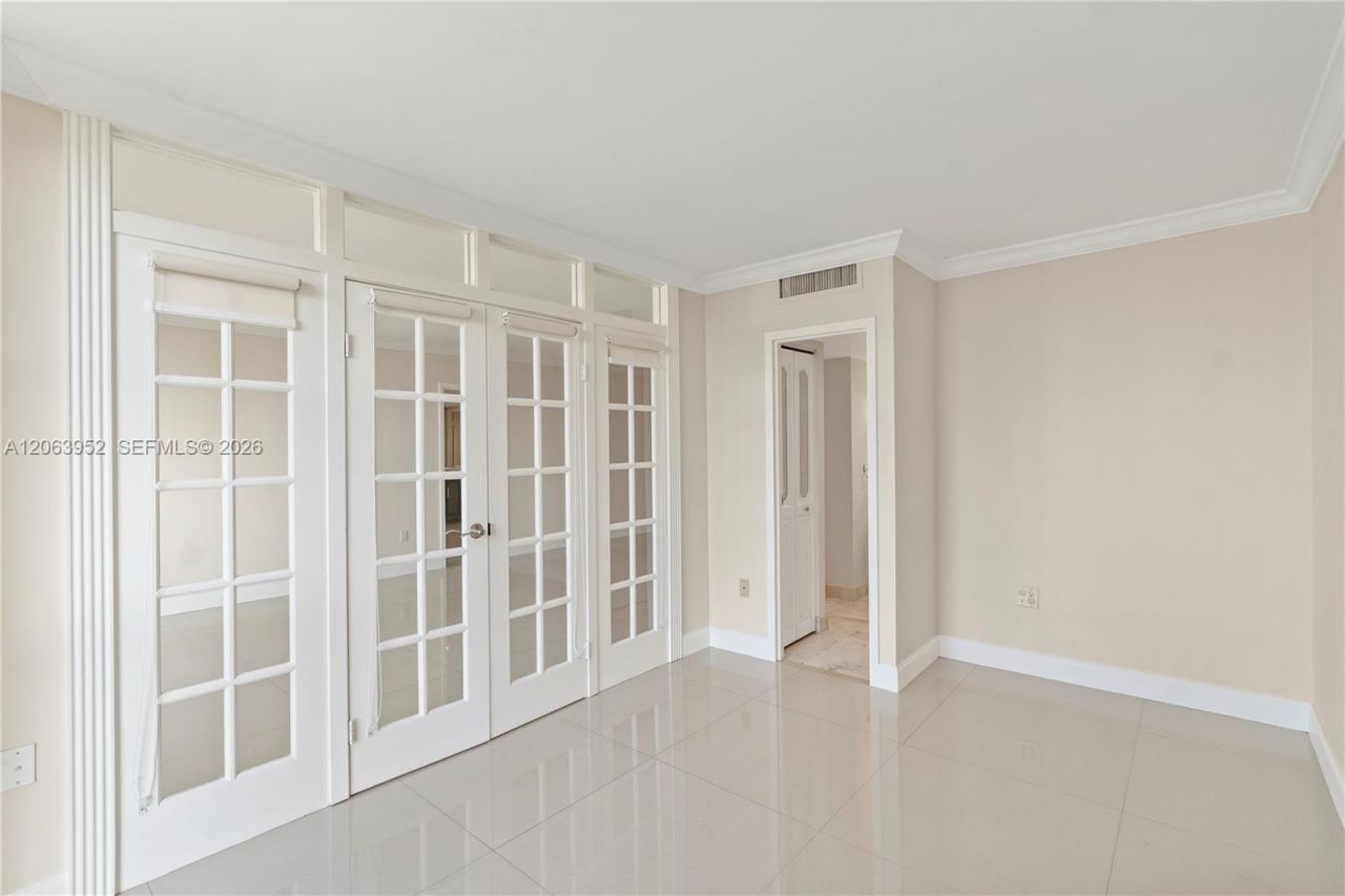 3675 N Country Club Dr, Unit 2208, Aventura, FL 33180 Photo