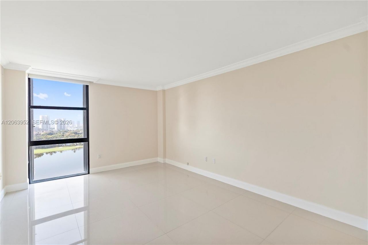 3675 N Country Club Dr, Unit 2208, Aventura, FL 33180 Photo