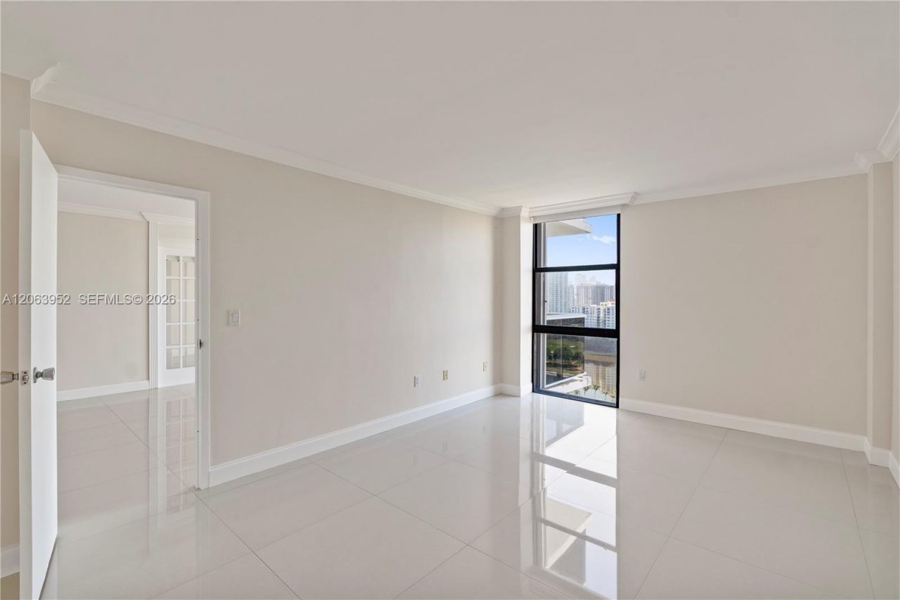 3675 N Country Club Dr, Unit 2208, Aventura, FL 33180 Photo