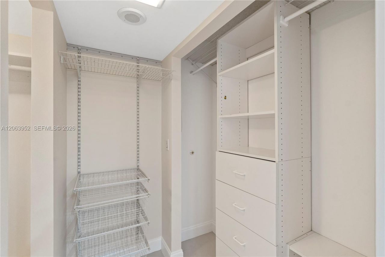 3675 N Country Club Dr, Unit 2208, Aventura, FL 33180 Photo