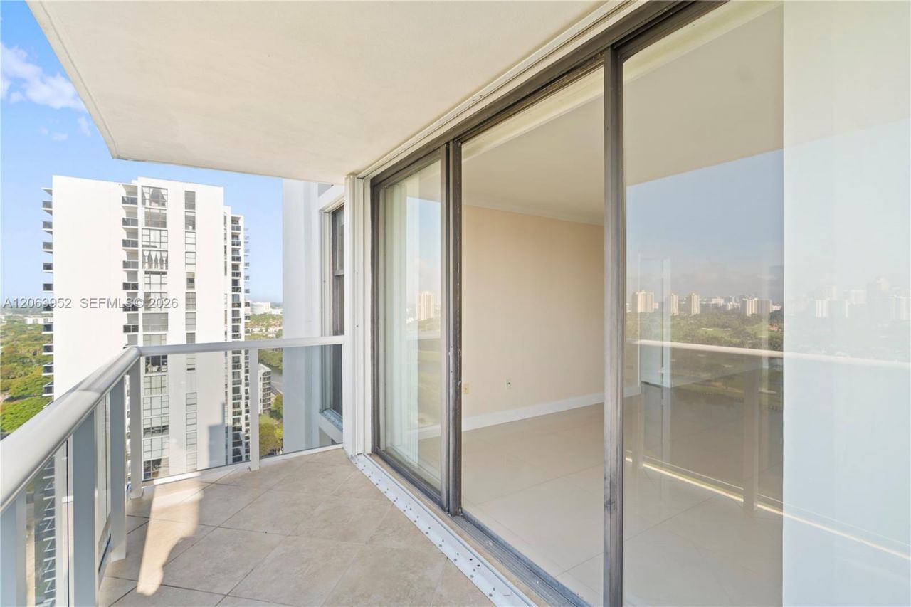 3675 N Country Club Dr, Unit 2208, Aventura, FL 33180 Photo