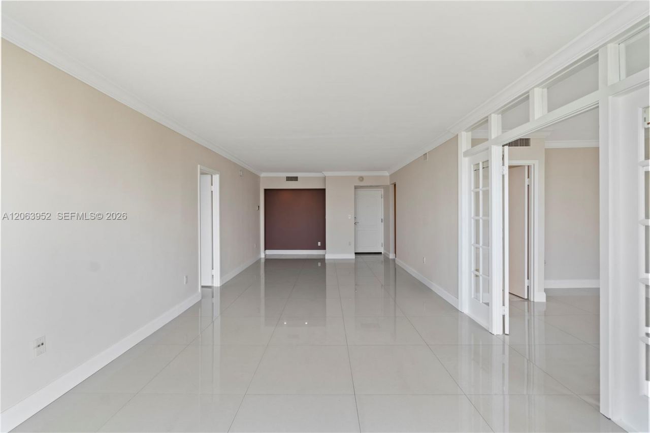3675 N Country Club Dr, Unit 2208, Aventura, FL 33180 Photo