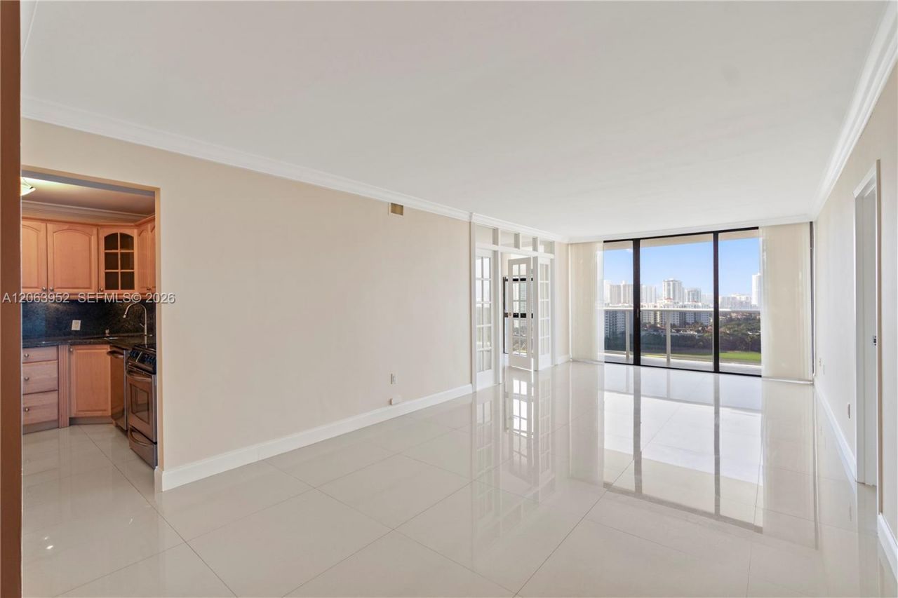 3675 N Country Club Dr, Unit 2208, Aventura, FL 33180 Photo